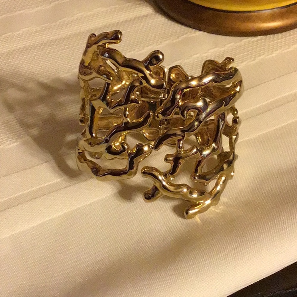 Beautiful Gold Tone Cuff Bracelet Spring Hinge